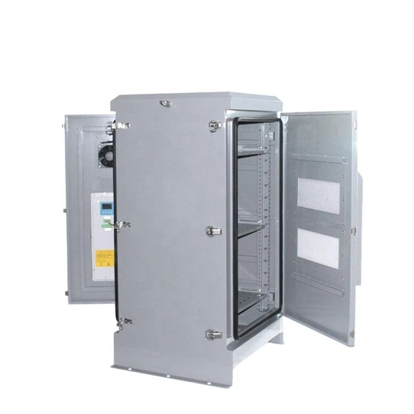 Busbar connection between low-voltage switchgear