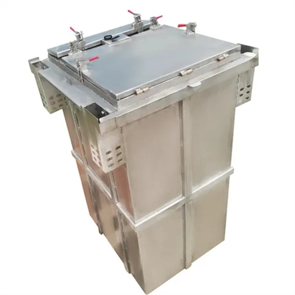 Galvanized cable trays are not conductive